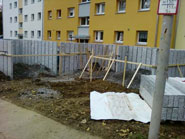 Umbauung Müllplatz mit Granitstelen im Bau, Backnang